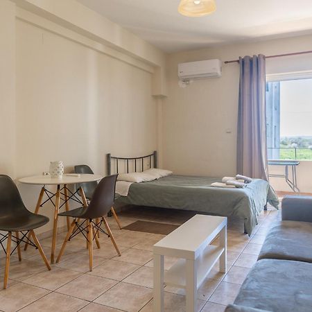 Elia Mini Suites 7 Larissa Exteriör bild